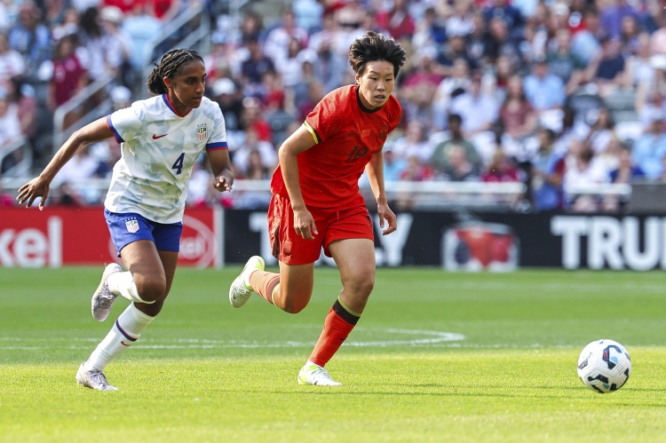 开云体育平台app-津媒：邵子钦处职业生涯重要上升期，留洋本菲卡目标踢女足欧冠